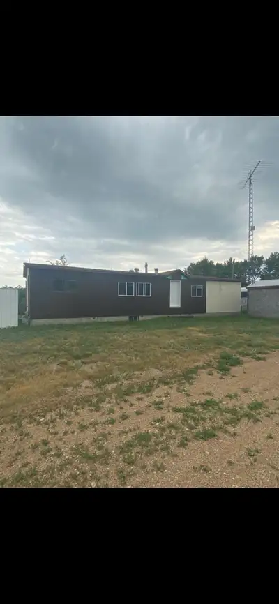 Oyen Alberta acreage house for rent Looking for someone that wants to do a few repairs as they live...