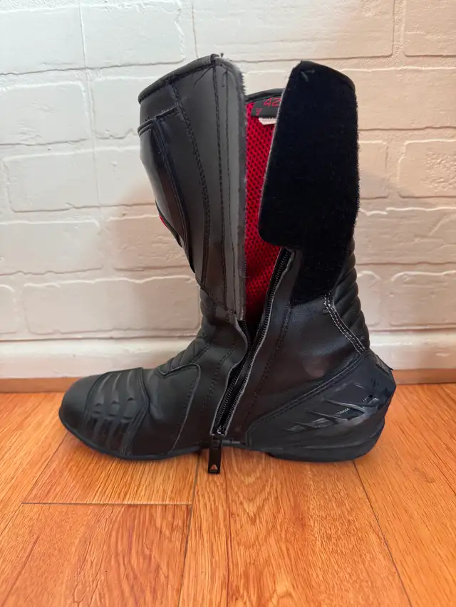 BiLT Motorcycle Racing Boots - Size 42 (US 9) - Black/White in Men's Shoes in City of Toronto - Image 5