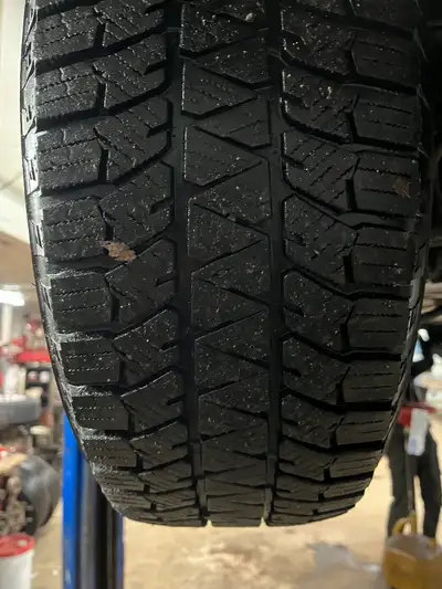 Selling 4 winter tires. Bridgestone blizzaks 215 60 16 asking 300 no rims