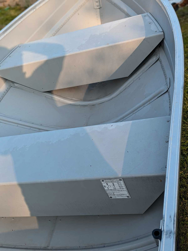 12 ft fMirocraft. deep and wide aluminum boat for sale in Powerboats & Motorboats in Sudbury - Image 2
