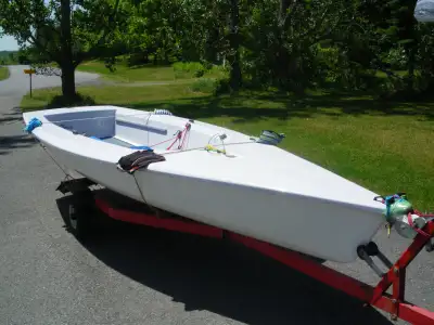 Sail dinghy ideal for club racing or cottage. Single skipper or add crew. Weight 130 lb, length 14',...