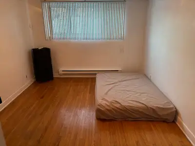 Ville saint Laurent. Bachelor for rent. Contact Marina at (514) 688-2724 for a visit. Heating and el...