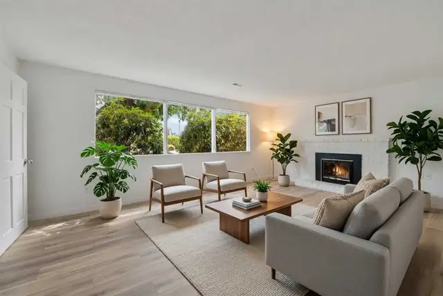 Stunning Bright 2-3 Bed Above-Ground Home/Private Entry/ Central