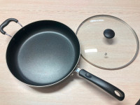 T-fal nonstick pan D30cm, H7cm barely used Excellent Condition