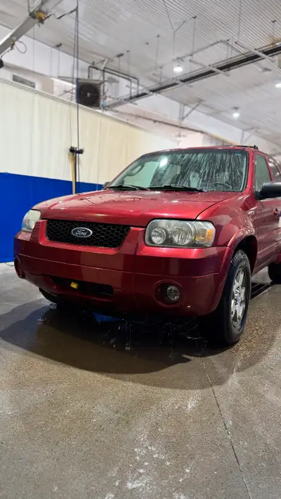 Selling my 2005 Ford Escape limited Brand new brakes and rotors front AND rear $1,100 Brand new full...