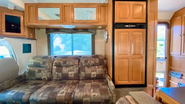 VR Motorisé Trail-Lite in RVs & Motorhomes in Québec City - Image 9