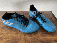 Indoor soccer shoes (various)