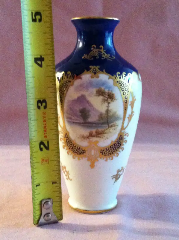 ANTIQUE COALPORT VASE in Arts & Collectibles in Barrie - Image 10