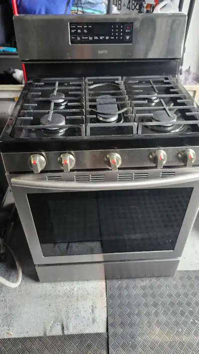 clean fully functioning Samsung gas stove, View more