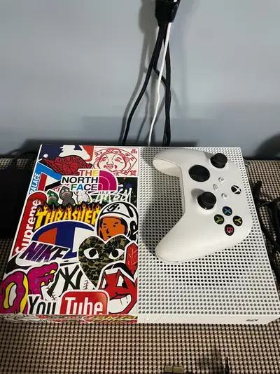 Custom Xbox One S, View more