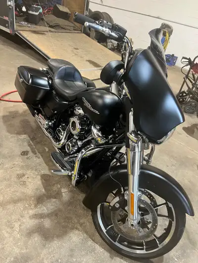 2020 Harley street glide 7,000km hardly used Bike has 12” apes, clockworks windshield, pipes, intake...