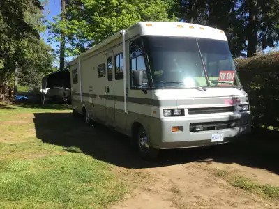 Diesel pusher which has been well cared for and is excellent mechanical condition. Non-smokers, 2000...