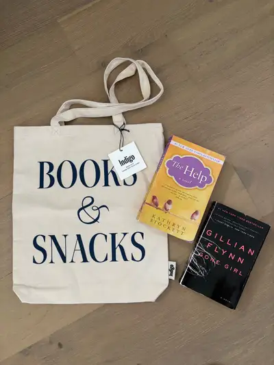 Chapters Tote & books , View more
