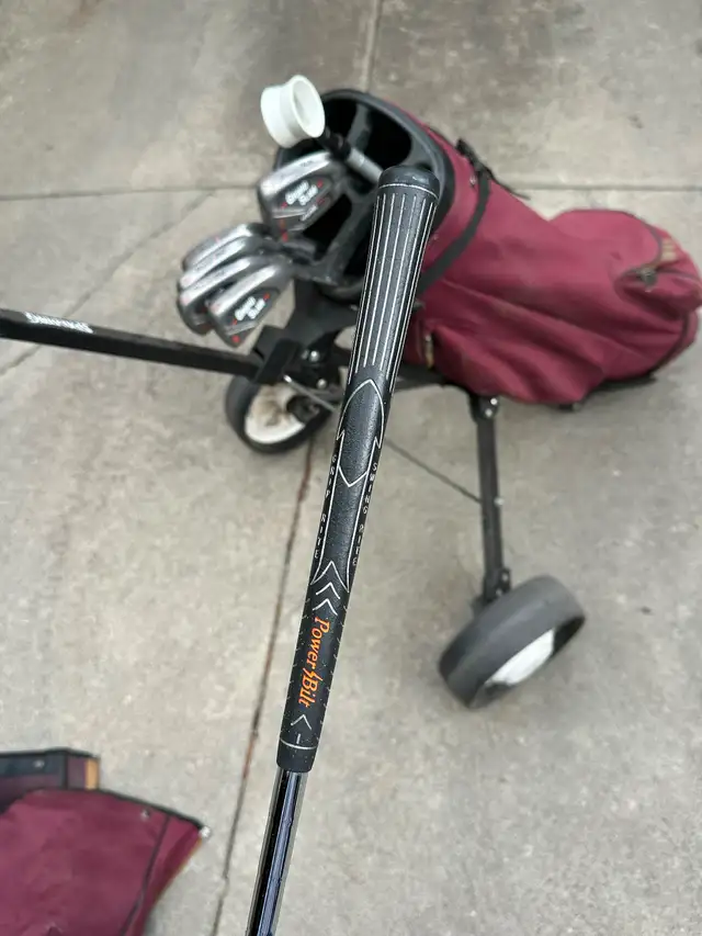 Wilson golf set with irons in Golf in Hamilton - Image 6