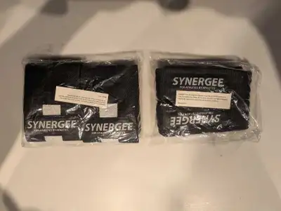Selling a brand new pair of synergee wrist wraps and lifting straps Asking $20 firm for both pairs....
