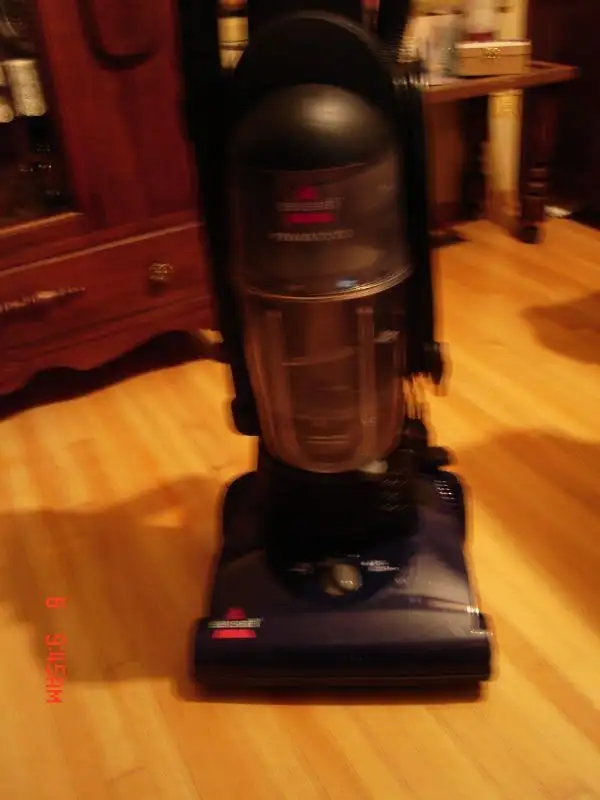 ** Vacuum Cleaners, Swiffers and Power Brush & Parts ** in Vacuums in Calgary - Image 8