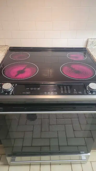 Whirlpool stove Stainless steel 30 inch wide , View more
