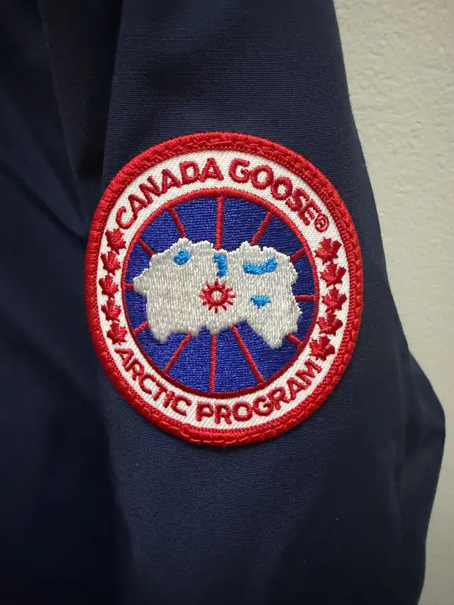 Canada Goose Chateau Parka — Men’s Large — Atlantic Blue in Men's in Edmonton - Image 2