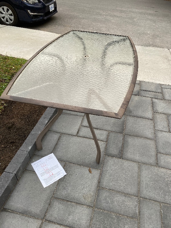Free at curb patio table with glass top Patio & Garden Furniture