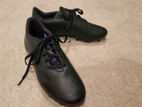 Boy's Soccer Shoes (Cleats) - Size 7