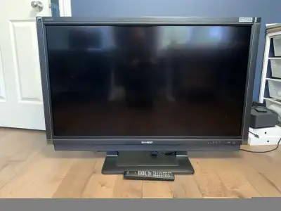 Téléviseur Sharp Aquos LC-46SE94U, View more