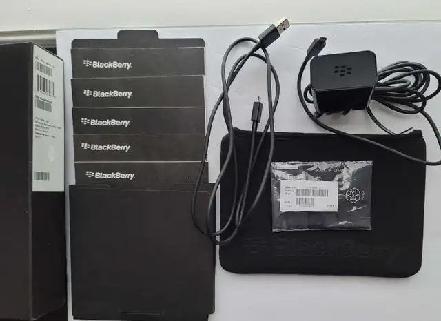 BLACKBERRY PLAYBOOK 16G WI-FI 7 INCH in iPads & Tablets in Barrie - Image 11