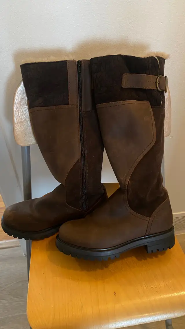 Winter boots in Women's - Shoes in City of Montréal - Image 2