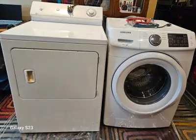 Laveuse Samsung, achetée en 2019, parfaitement fonctionnelle, 350 $. Sécheuse Maytag, fonctionne trè...