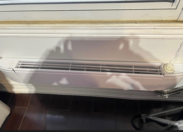 Baseboard heater  in Heating, Cooling & Air in Mississauga / Peel Region - Image 2