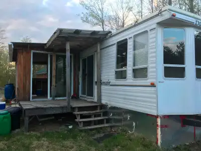 Roulotte de parc Bonai fonctionnelle et en bonne état
