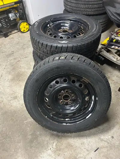 Set of 4 Snow tires on rims. Like new. Lots of tread left. Used for only 1 season. 195/60 R15 Studle...