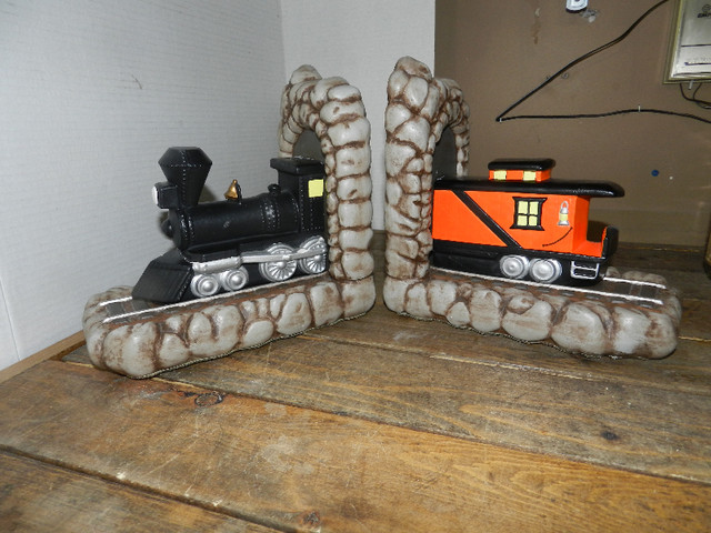 Bookends, Steam Locomotive Train Engine Railroad Tunnel Caboose in Arts & Collectibles in Strathcona County - Image 2
