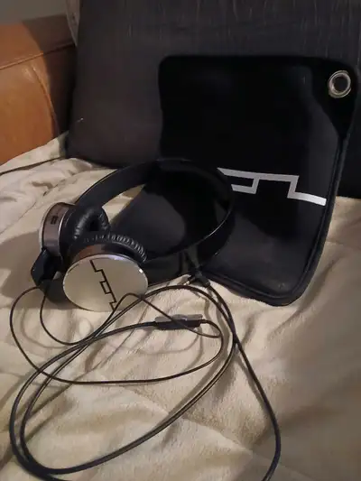 Awesome condition. Headphone or can be used as computer headset. Button on cord to answer, pause, sk...