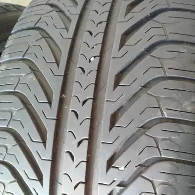 Singlex1 Michelin Pilot sport 225/40/ZR18 with 98% tread.