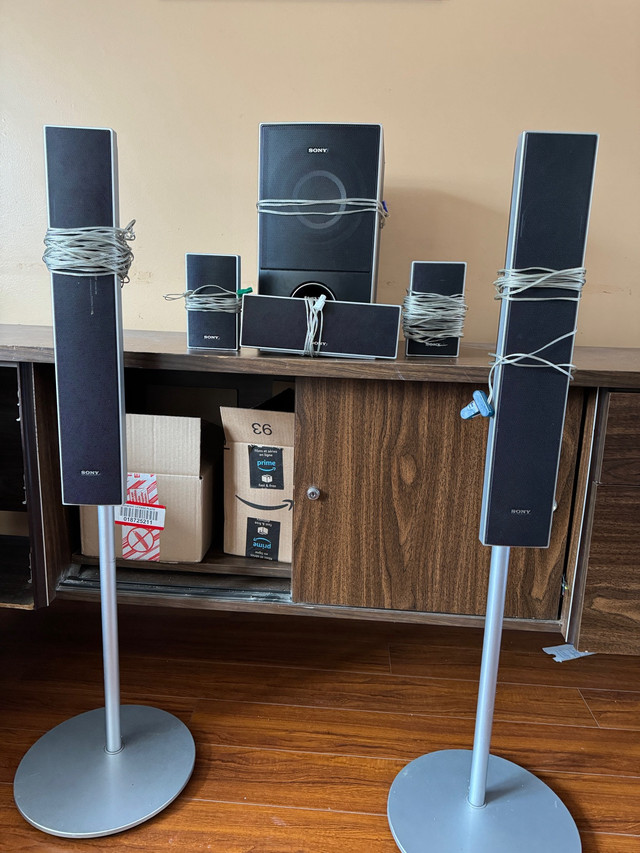 Sony home theatre speakers in Stereo Systems & Home Theatre in Cape Breton