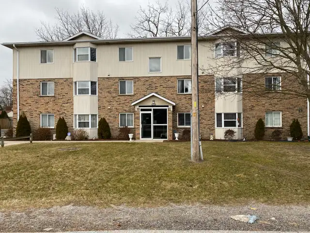 Strathroy spacious 2bedroom apartment for rent