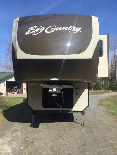 2012 Heartland Big Country Fifth Wheel trailer for sale. Very good condition. Perfect for a couple s...