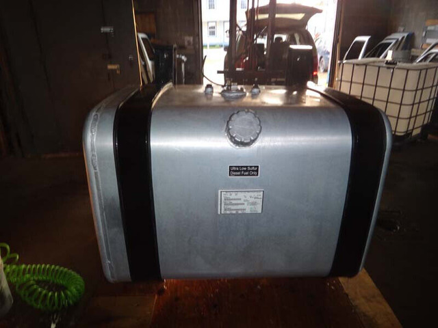 Réservoir diesel neuf en Aluminium camion mack 70 gallons dans Pièces et accessoires pour équipement lourd  à Victoriaville - Image 4