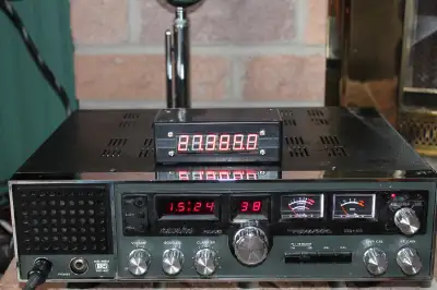 REALISTIC TRC-457 AM/SSB CUSTOMIZED CB RADIO TRANSCEIVER..................HAS A DIGITAL FREQUENCY DI...