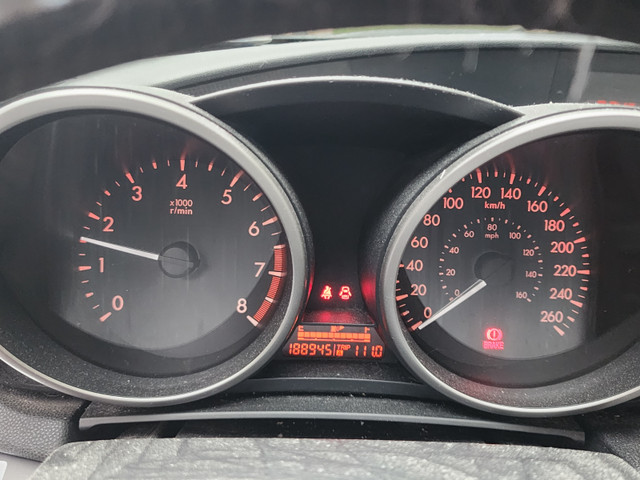 2010 Mazda hatchback 5-speed, excellent condition in Cars & Trucks in Kenora - Image 4