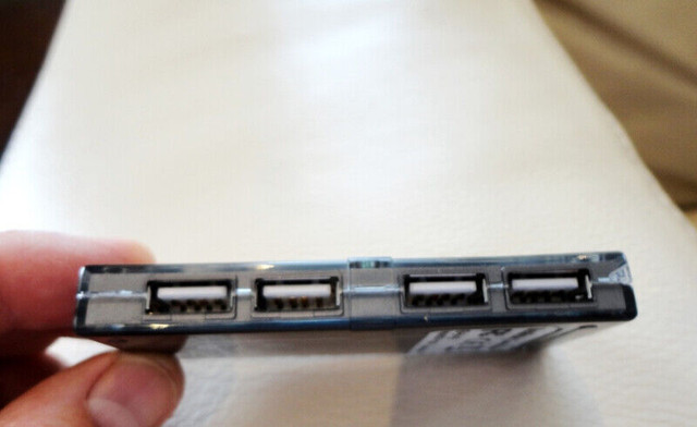 Retail Plus+ 4 Port USB Hub in excellent shape in Cables & Connectors in Kitchener / Waterloo - Image 2