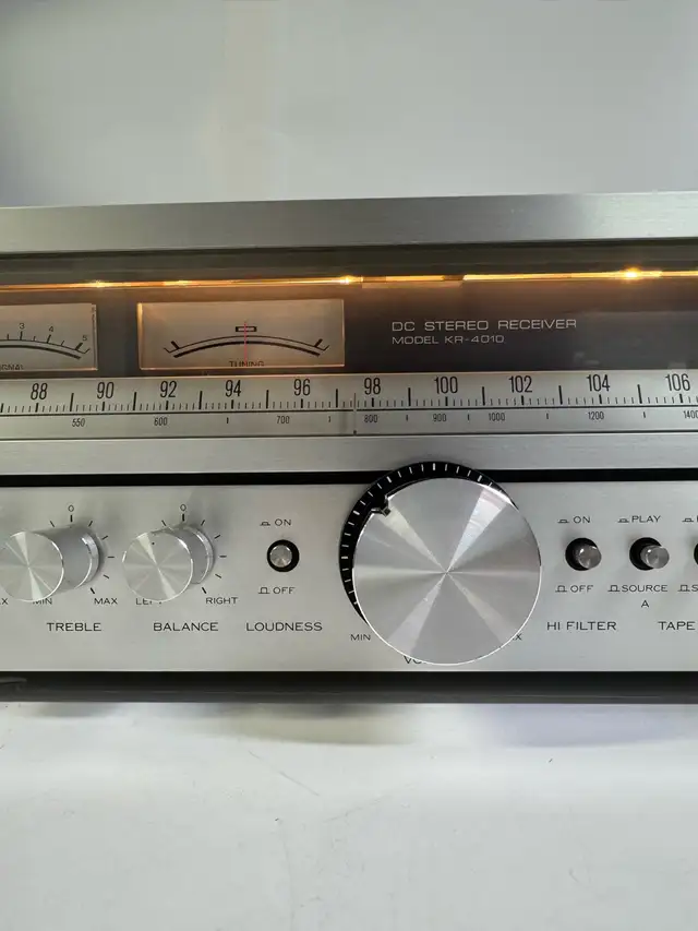 Vintage Kenwood KR-4010 AM/FM Stereo Receiver Wooden Case  in Stereo Systems & Home Theatre in City of Toronto - Image 4