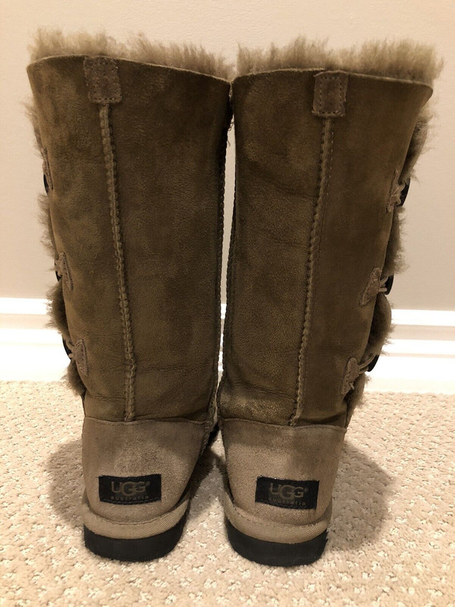 UGG Bailey Button Triplet size 5 in Women's - Shoes in Oshawa / Durham Region - Image 3