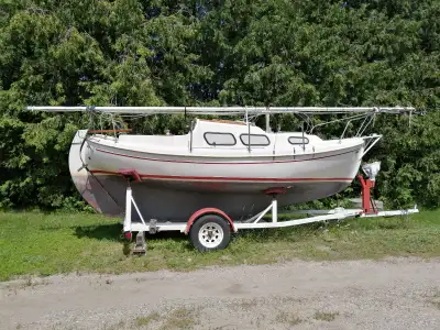 Length 20ft, Beam 7ft-9in, Draft 2ft-10in Main sail new 2023 Schaefer furler new 2023 Sail cover new...