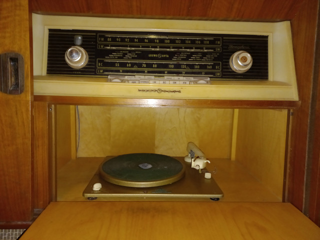 Vintage Loewe Opta - Rheingold-Stereo Type 5970 (West Germany) in Arts & Collectibles in City of Toronto