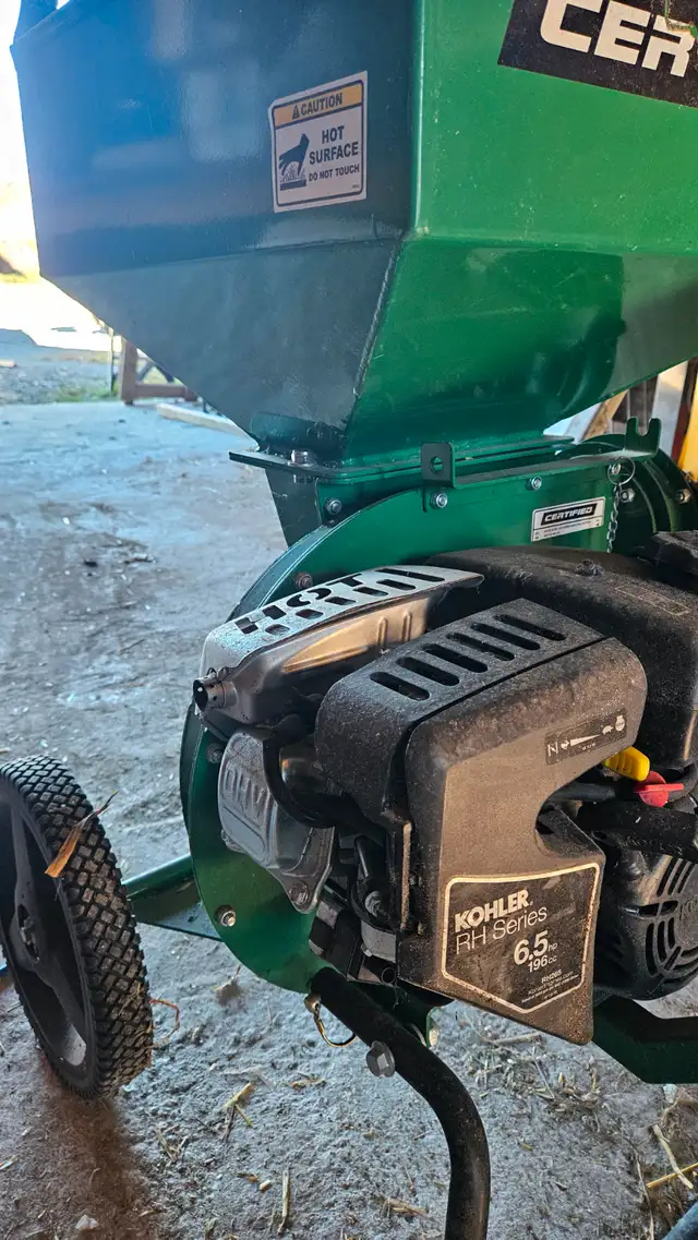 Kohler 6.5hp wood chipper in Lawnmowers & Leaf Blowers in Napanee - Image 3