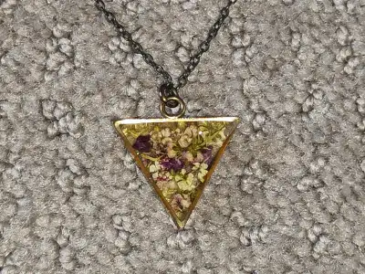 I am selling a Dried Flower Triangle Confetti Pendant Necklace Jewellery in previously used, good co...