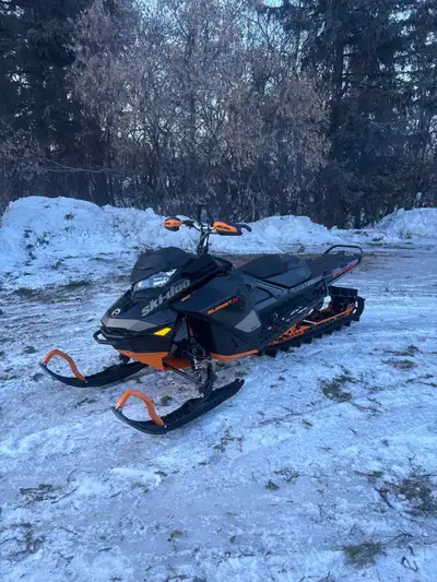 2020 skidoo summit X expert 850. 165x3” track 2300 km Sleds in very good shape and runs great Always...