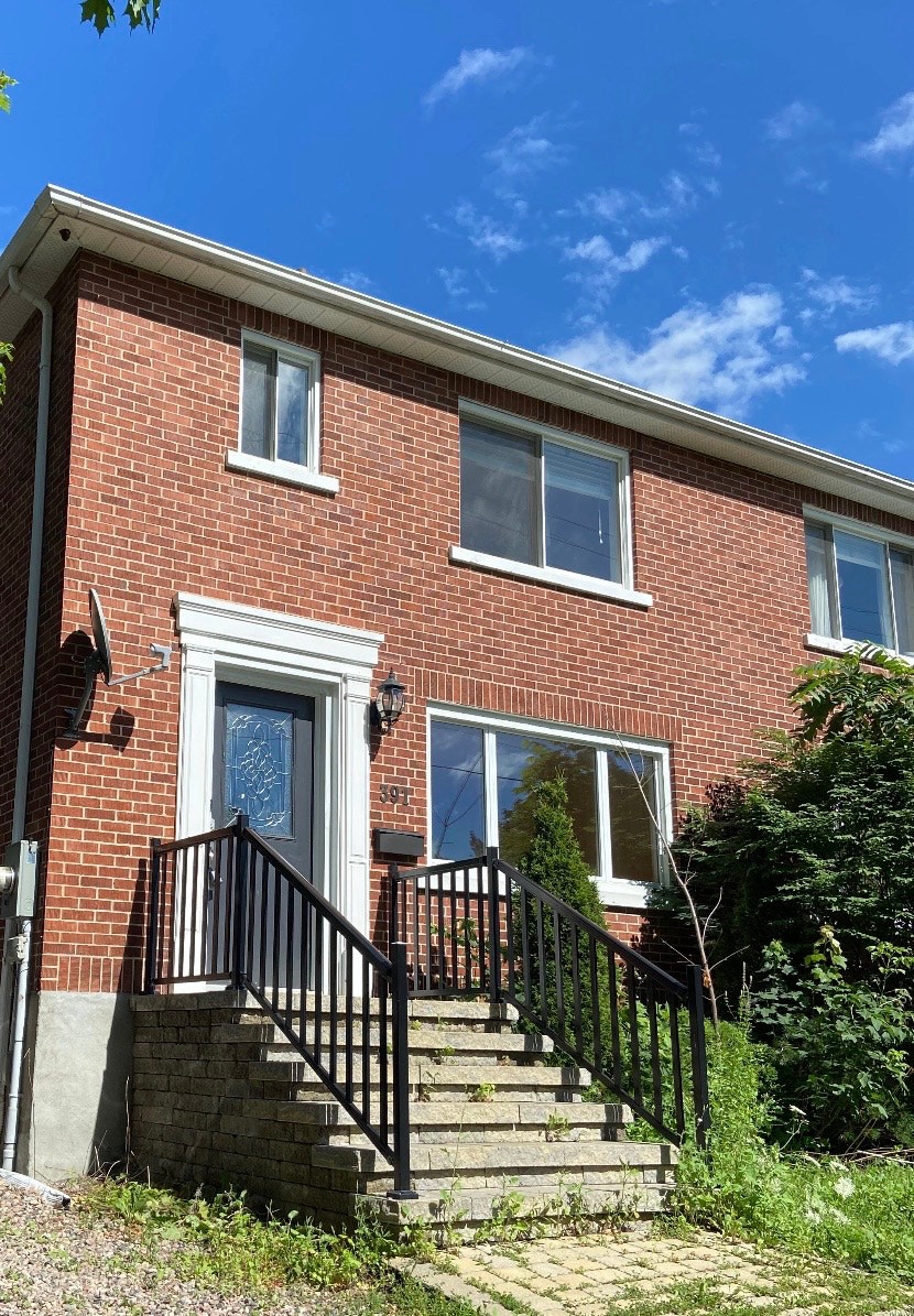 modern townhouse for rent in pembroke 1