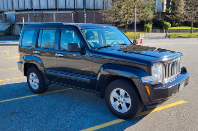 JEEP LIBERTY SPORT 2012 (SELLING AS IS)